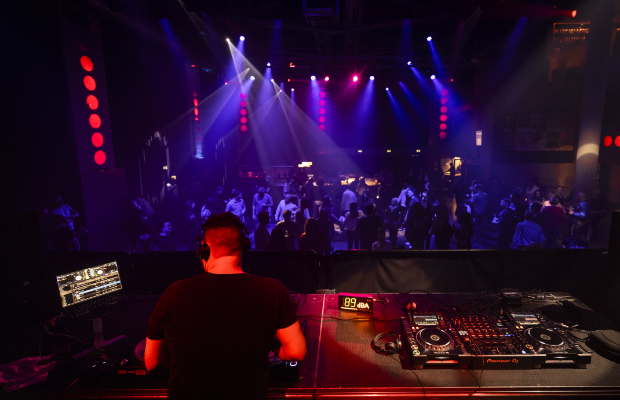 Saisonstart! Mellow Weekend: House, Hip-Hop & Pop